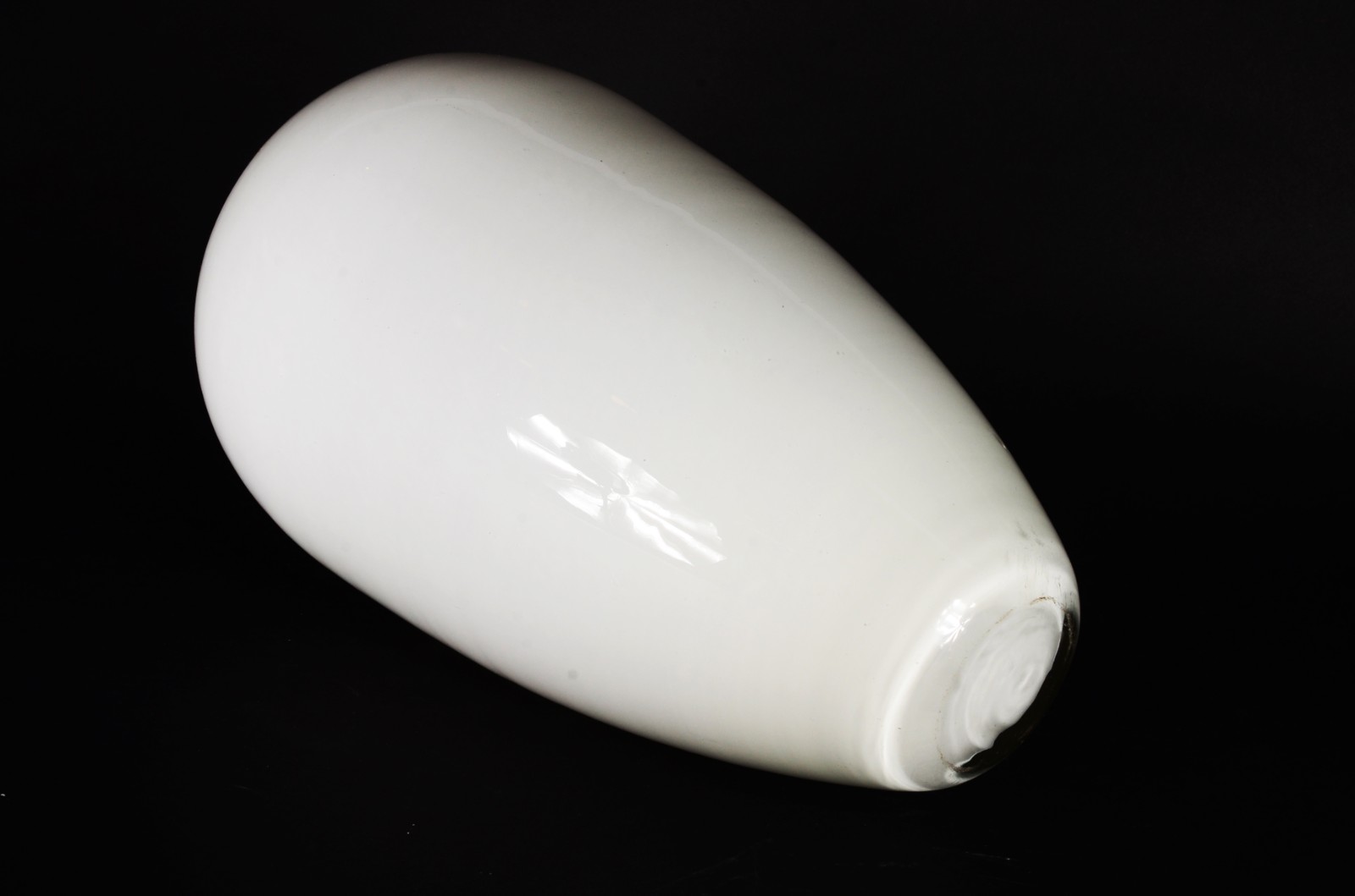 Vaso decorativo de vidro leitoso branco. - foto 4 de 4