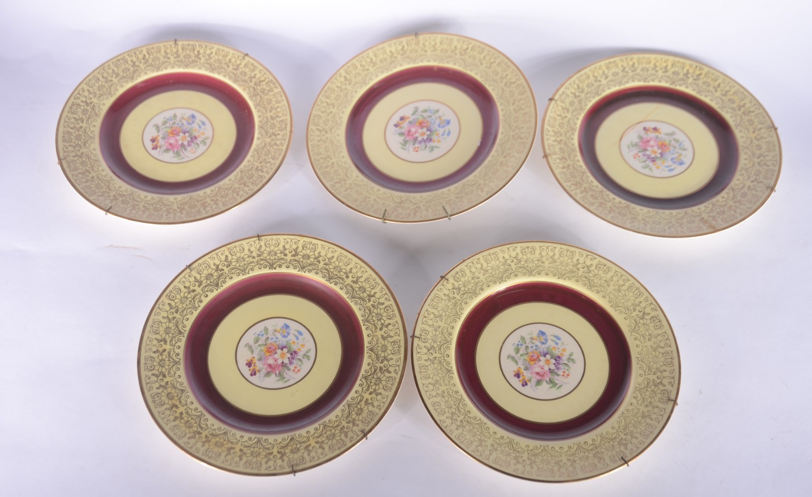 Conjunto com 11 pratos decorativos, sendo seis de porcelana tcheca... - foto 2 de 10