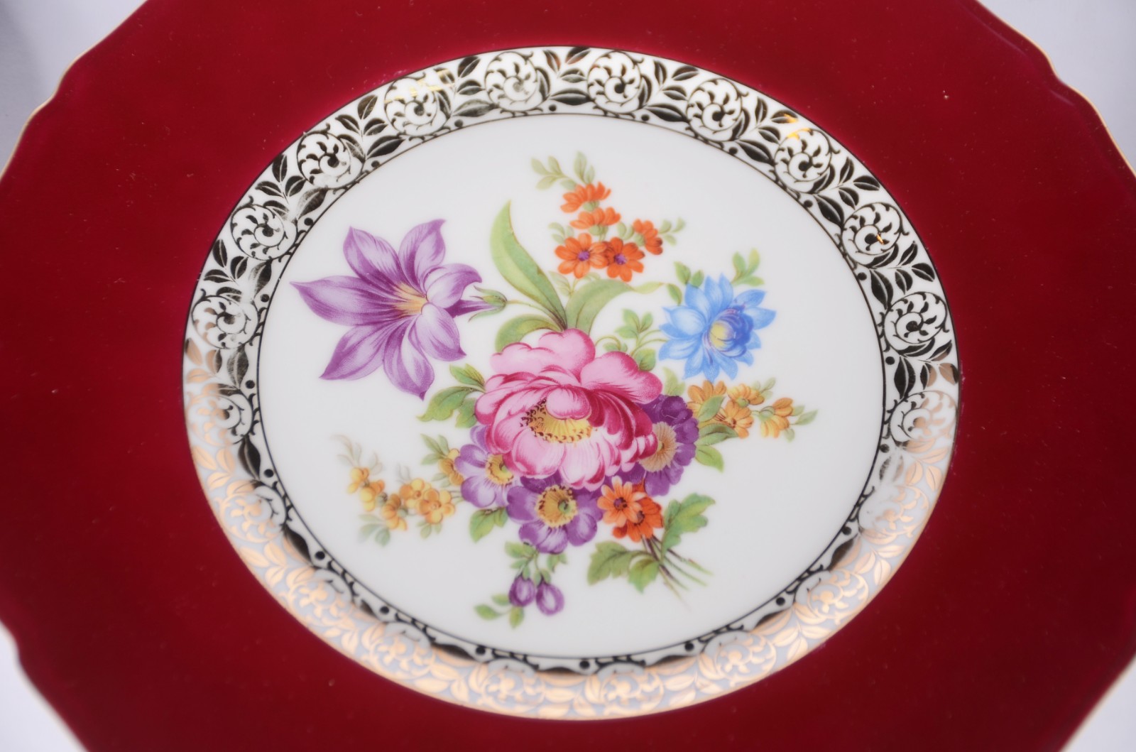 Conjunto com 11 pratos decorativos, sendo seis de porcelana tcheca... - foto 6 de 10