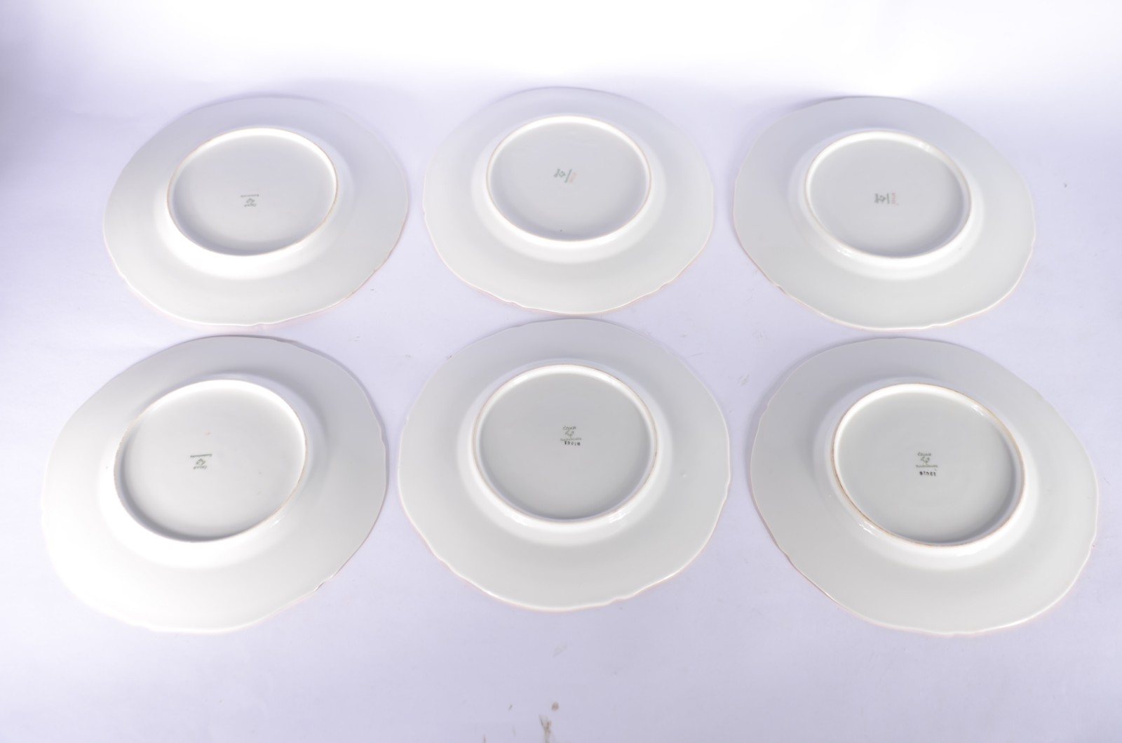 Conjunto com 11 pratos decorativos, sendo seis de porcelana tcheca... - foto 8 de 10
