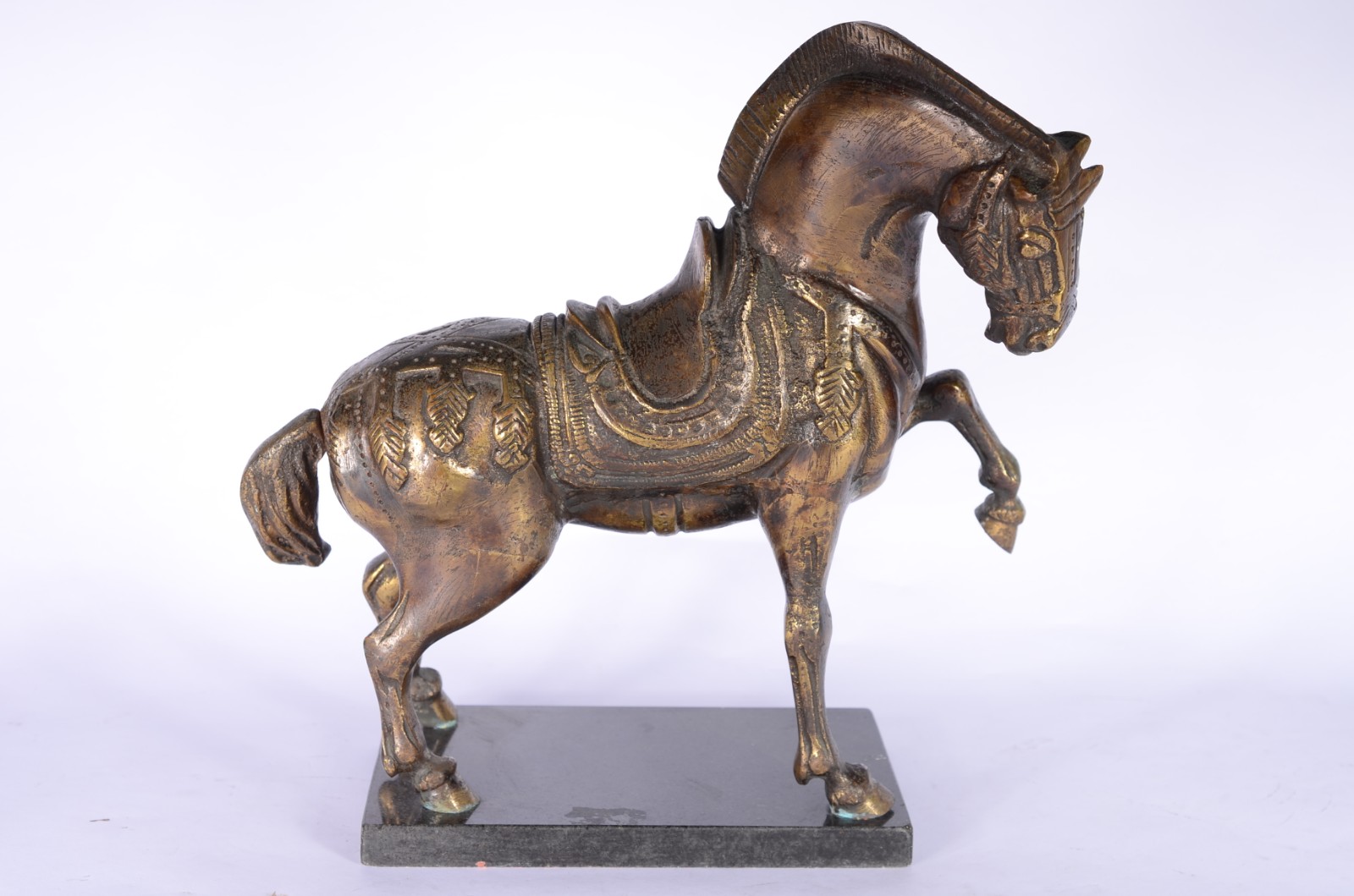 Escultura representando cavalo de bronze. - foto 2 de 8