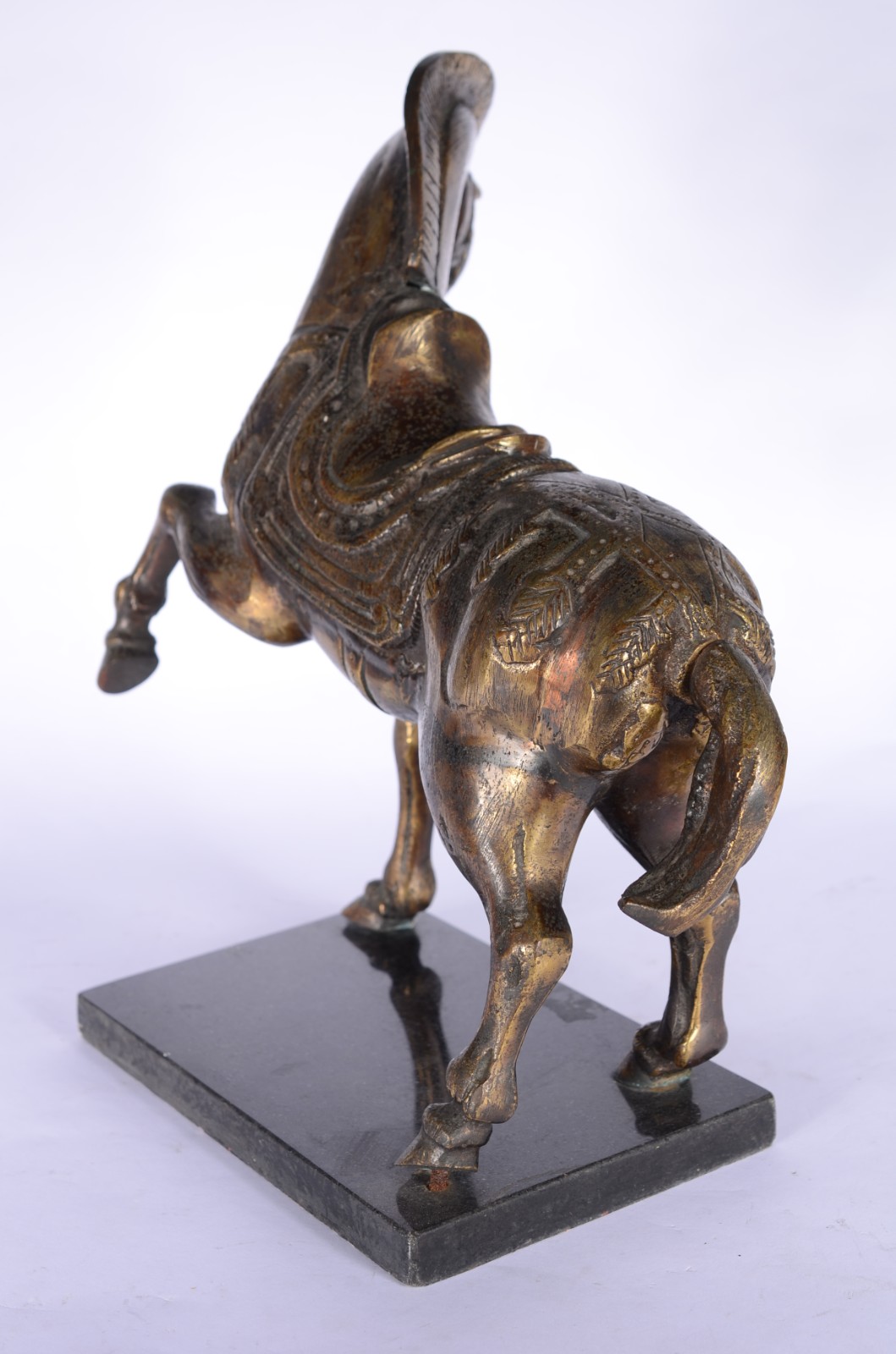 Escultura representando cavalo de bronze. - foto 4 de 8