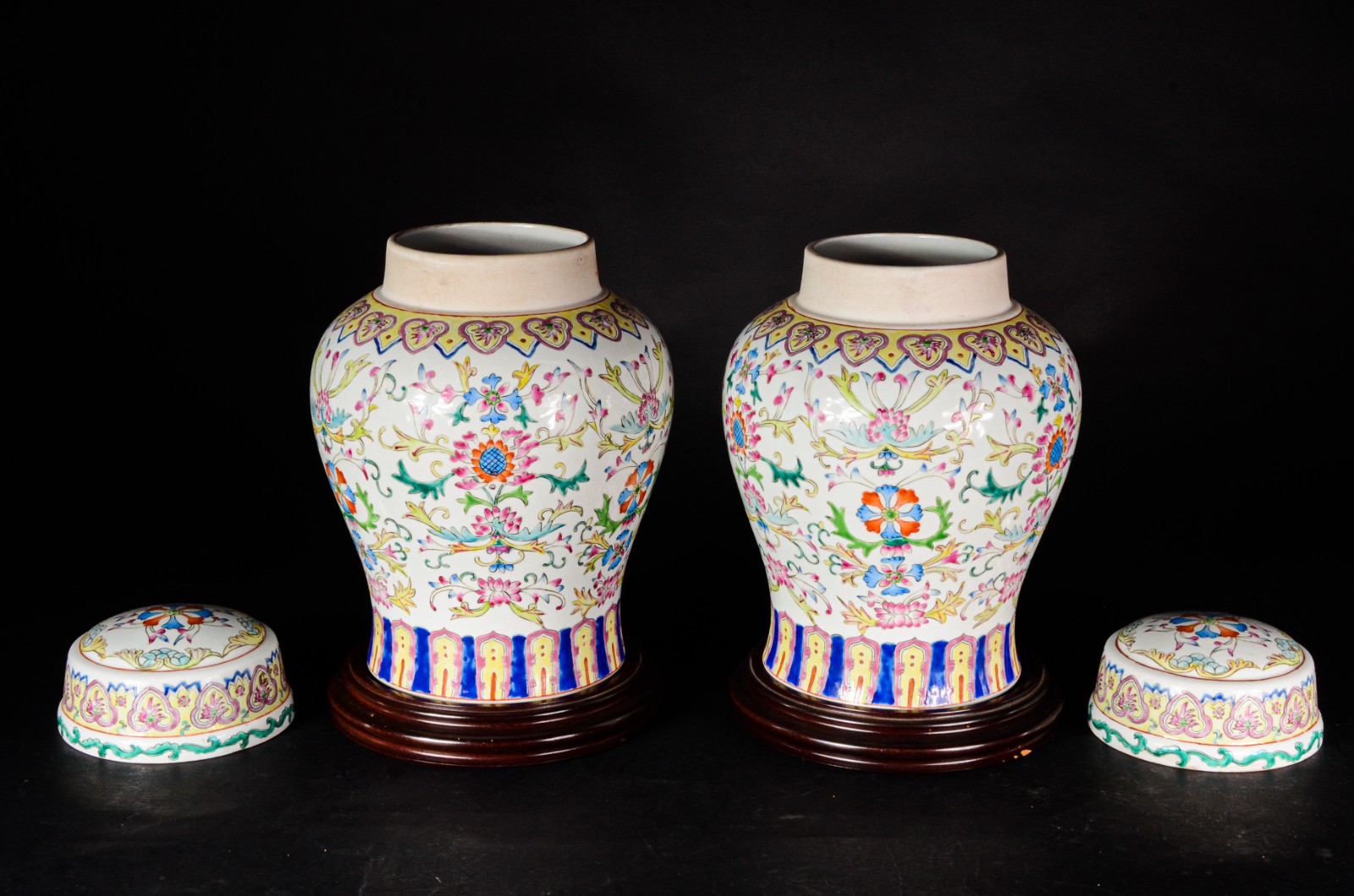 Par de potiches de porcelana oriental decorados com guirlandas... - foto 4 de 7