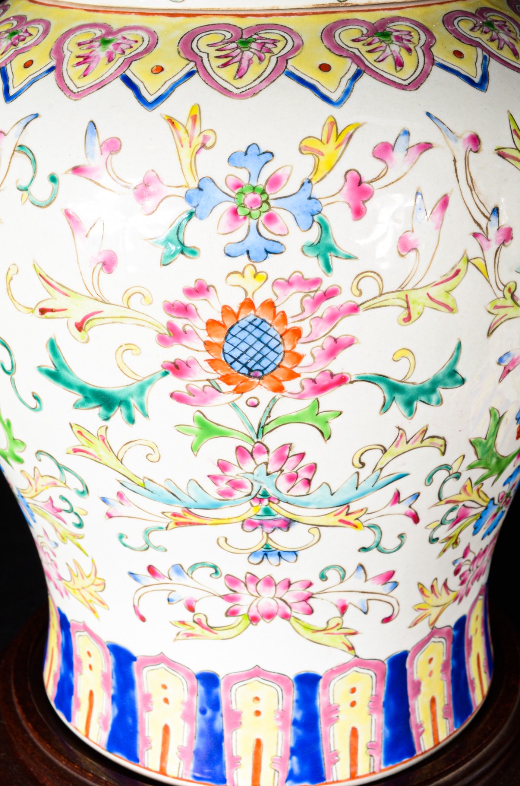 Par de potiches de porcelana oriental decorados com guirlandas... - foto 2 de 7