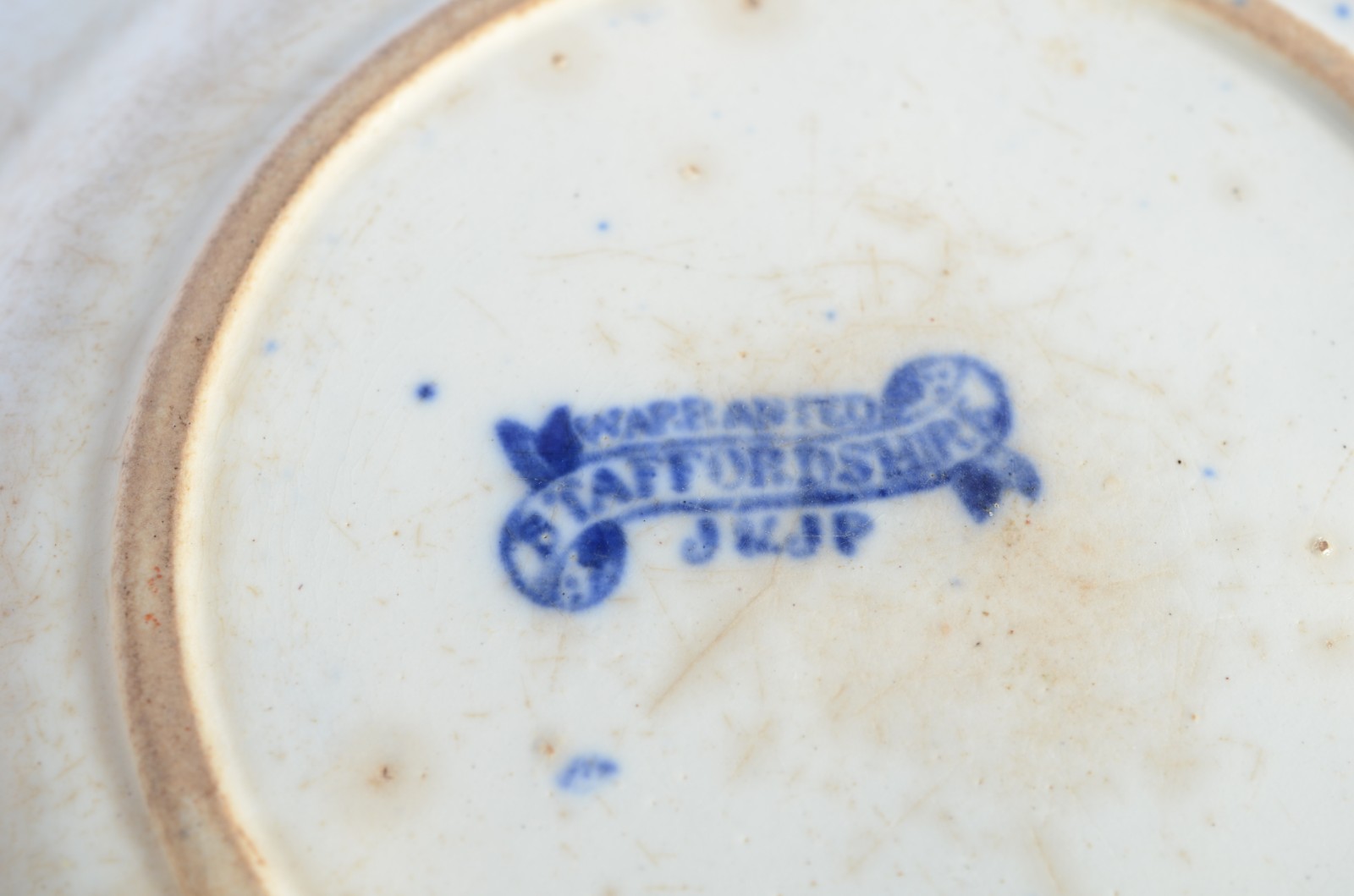 Par de pratos de faiança inglesa "azul pombinho". Um com borda... - foto 4 de 5