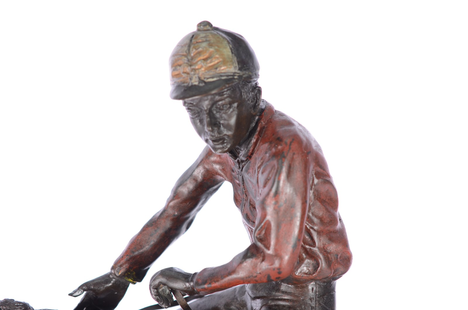 Escultura de metal patinado representando Jóquei a cavalo. - foto 3 de 9
