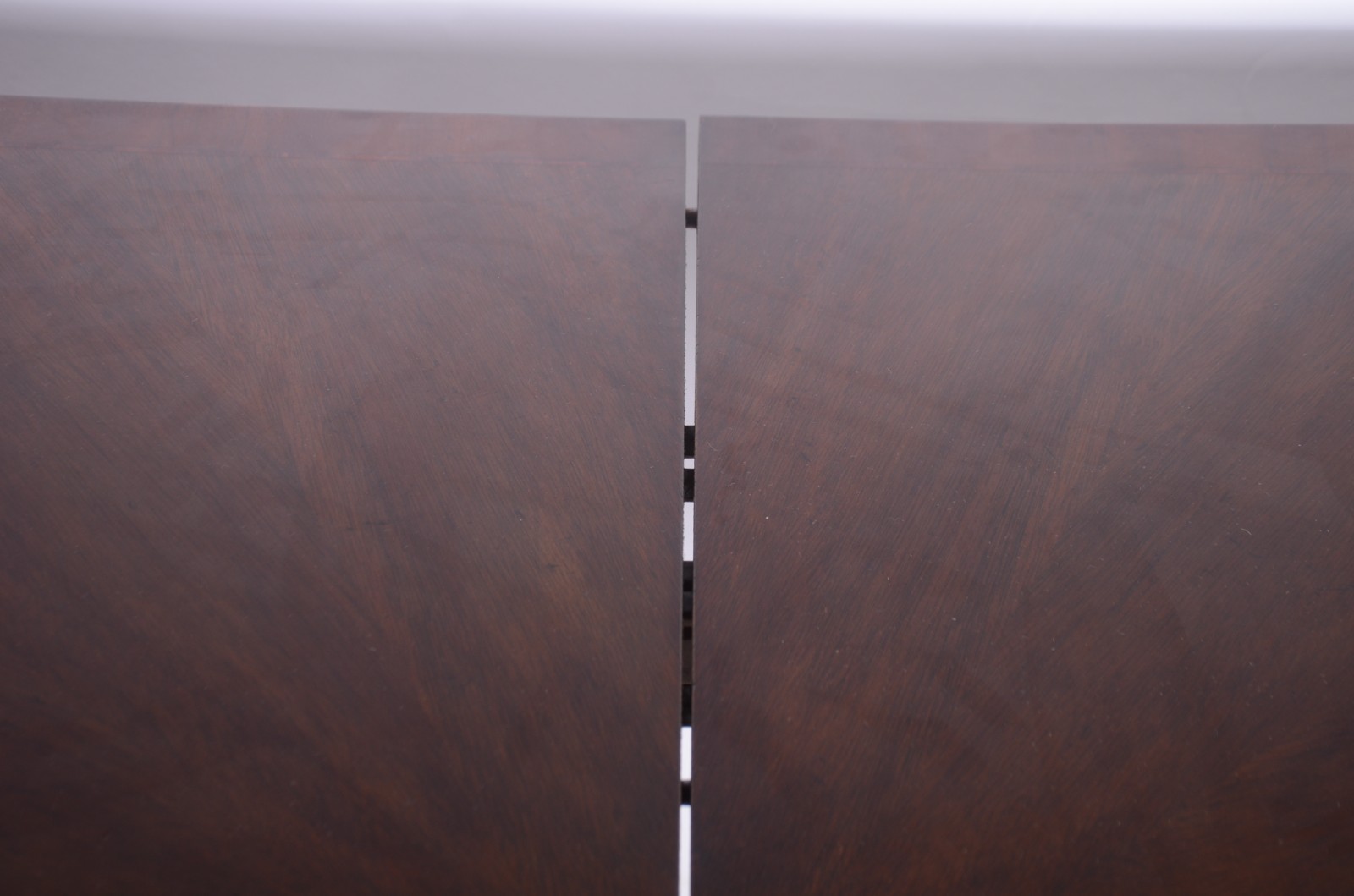Mesa de jantar oval de madeira nobre com três tabuas extensoras (1,14... - foto 5 de 11