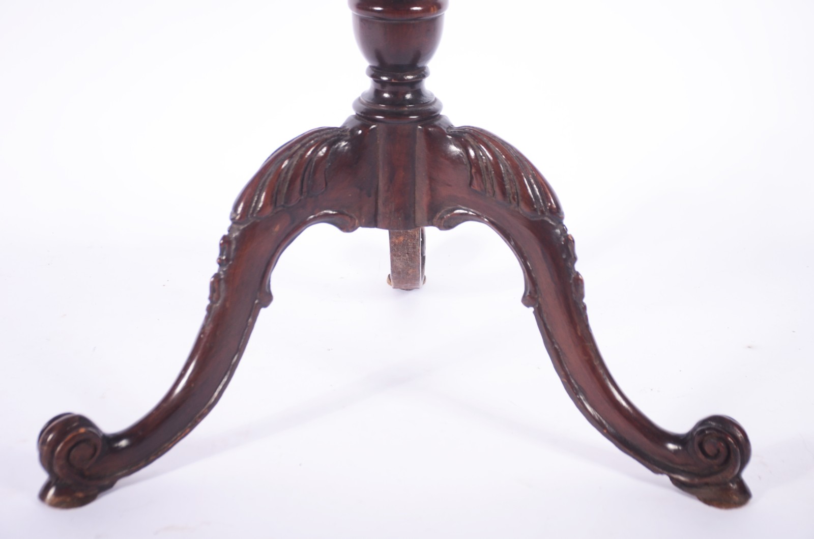 Mesa auxiliar "Cake table" de madeira nobre com 2 platôs, bordas... - foto 6 de 9