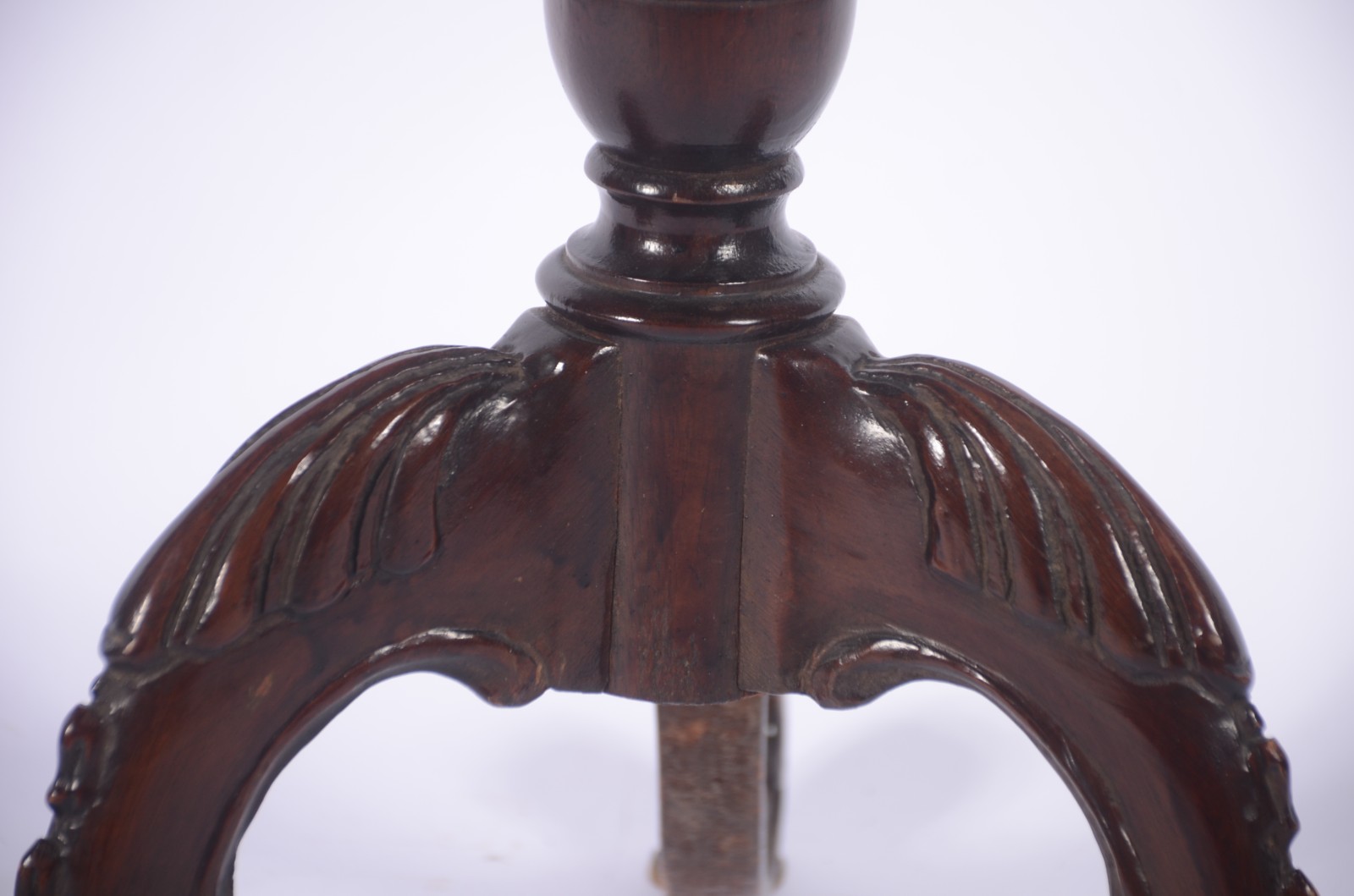 Mesa auxiliar "Cake table" de madeira nobre com 2 platôs, bordas... - foto 7 de 9