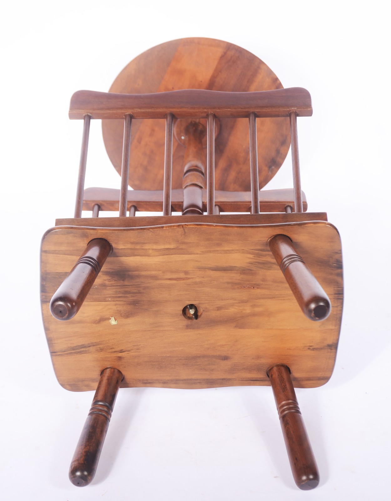 Mesa revisteiro de madeira com hastes cilíndricas. (Está um pouco... - foto 6 de 6