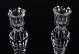 Par de castiçais de cristal tcheco lapidado, ba... - Par de castiçais de cristal tcheco lapidado, bases sextavadas.