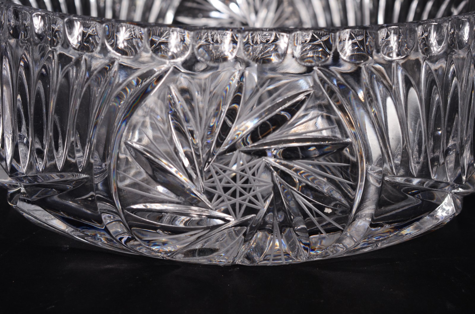 Fruteira de cristal tcheco lapidado, feitio redondo. - foto 4 de 8