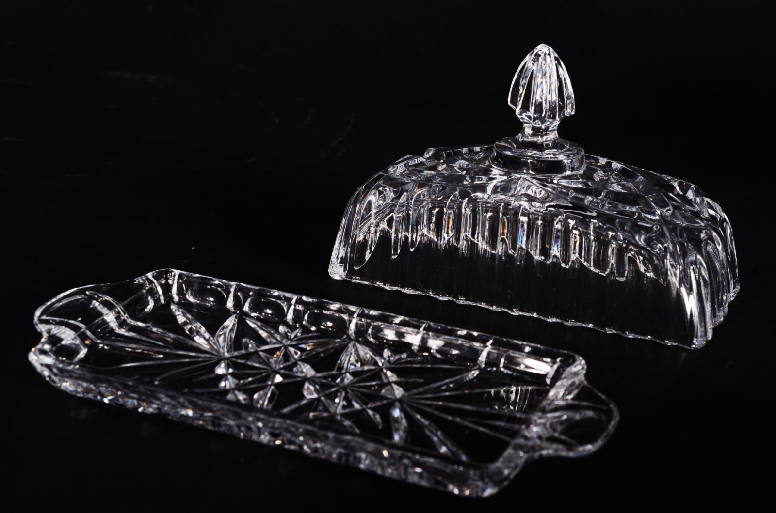 Seis peças diversas de cristal tcheco lapidado, sendo: Prato para... - foto 5 de 11