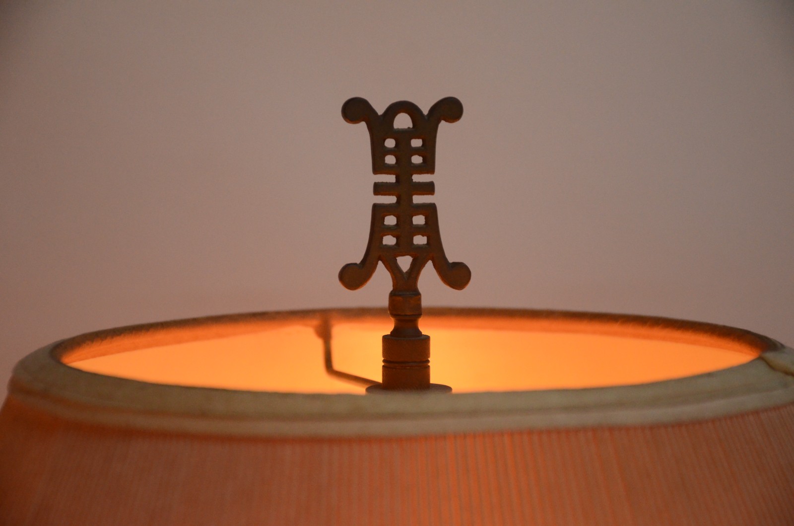 Par de abatjoures de porcelana oriental decorado com paisagens em... - foto 6 de 8
