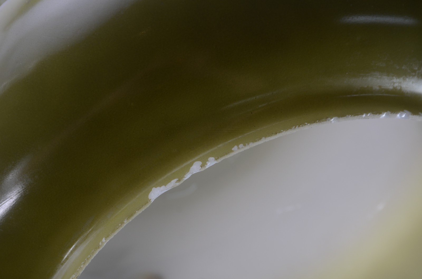 Par de abatjoures de vidro opalinado em tons de verde degradé com... - foto 8 de 8