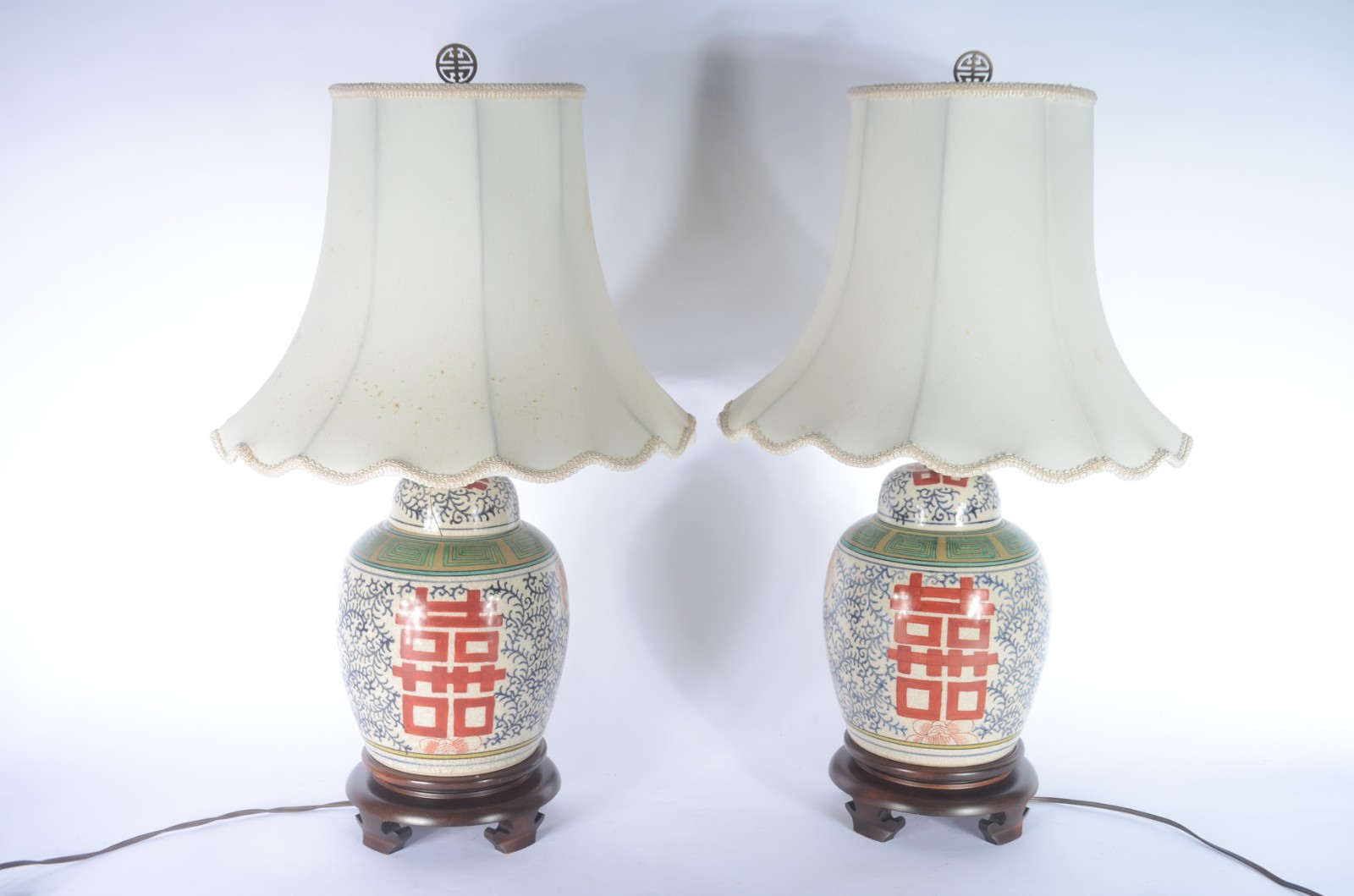 Par de abatjoures com bases em potiches de porcelana chinesa... - foto 1 de 7