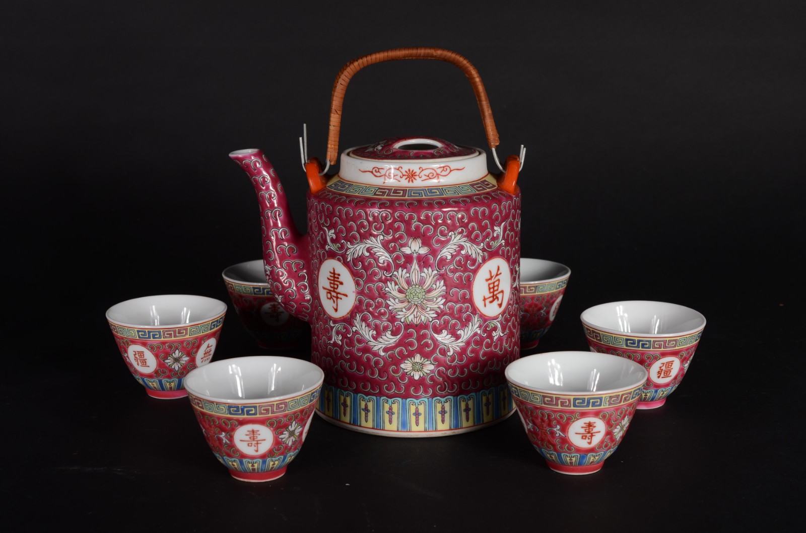 Diversas peças de porcelana oriental, sendo: potiche com decoração... - foto 7 de 11