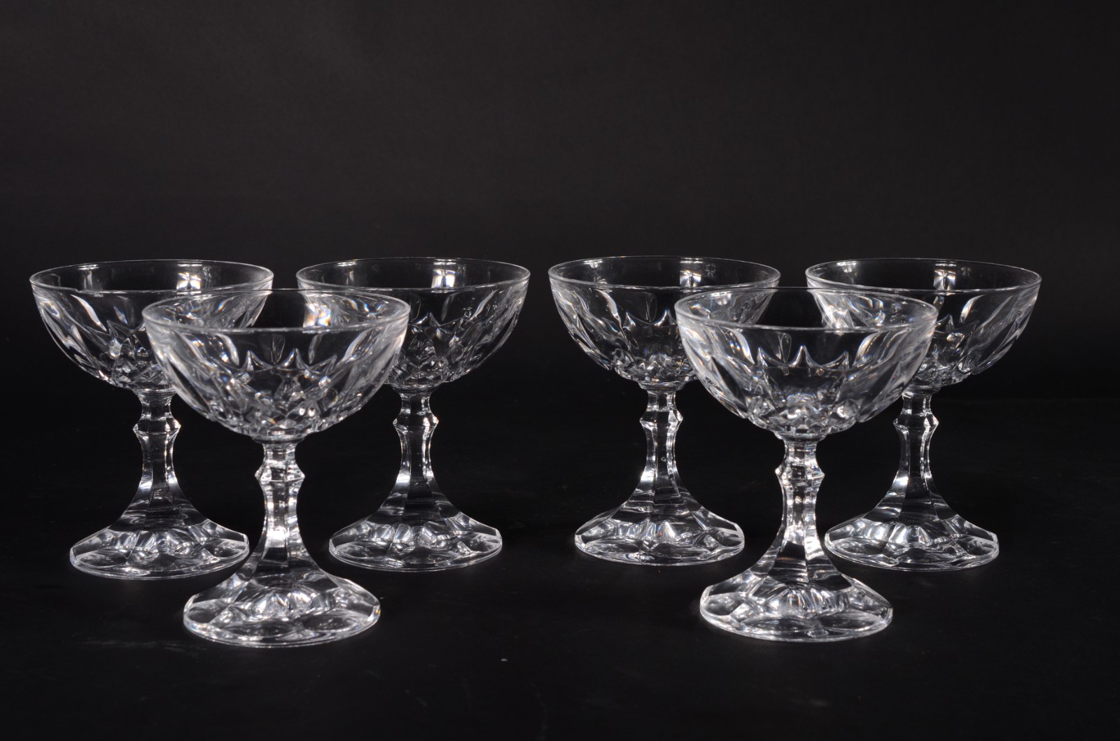 Diversas peças de cristal, sendo: 6 taças para champagne; dois baldes... - foto 3 de 11