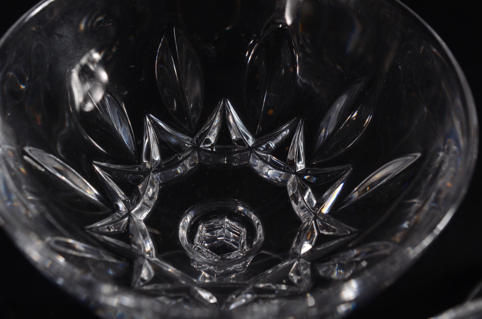 Diversas peças de cristal, sendo: 6 taças para champagne; dois baldes... - foto 6 de 11