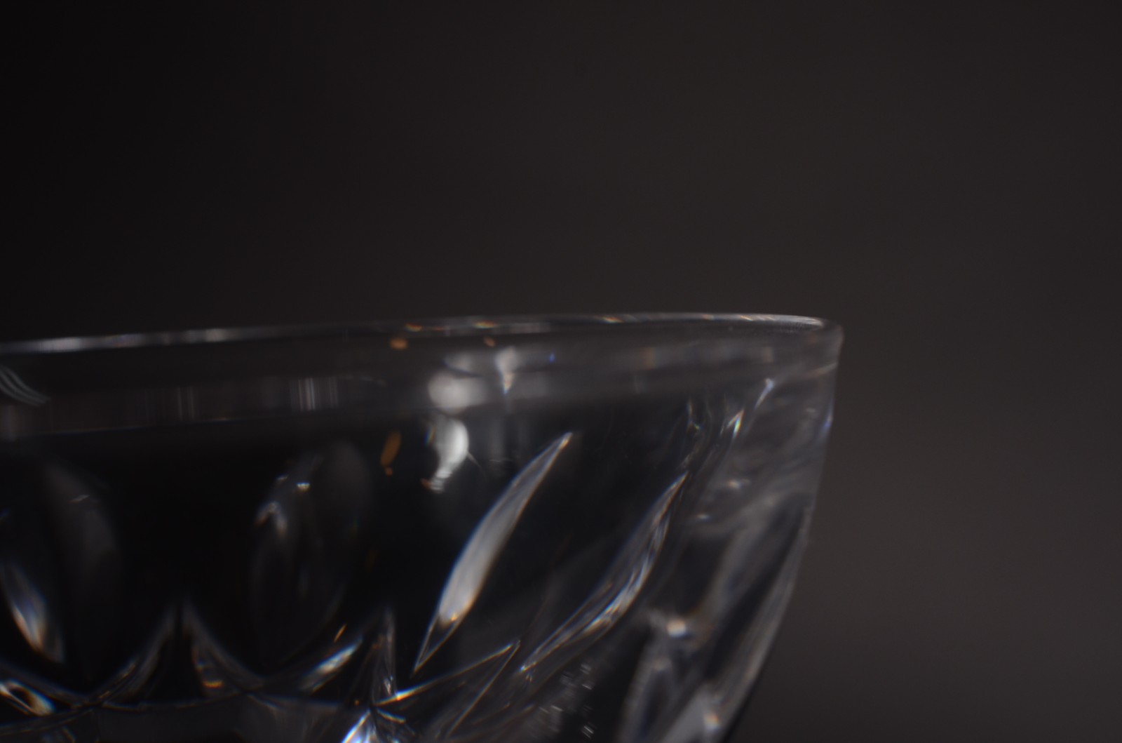 Diversas peças de cristal, sendo: 6 taças para champagne; dois baldes... - foto 7 de 11