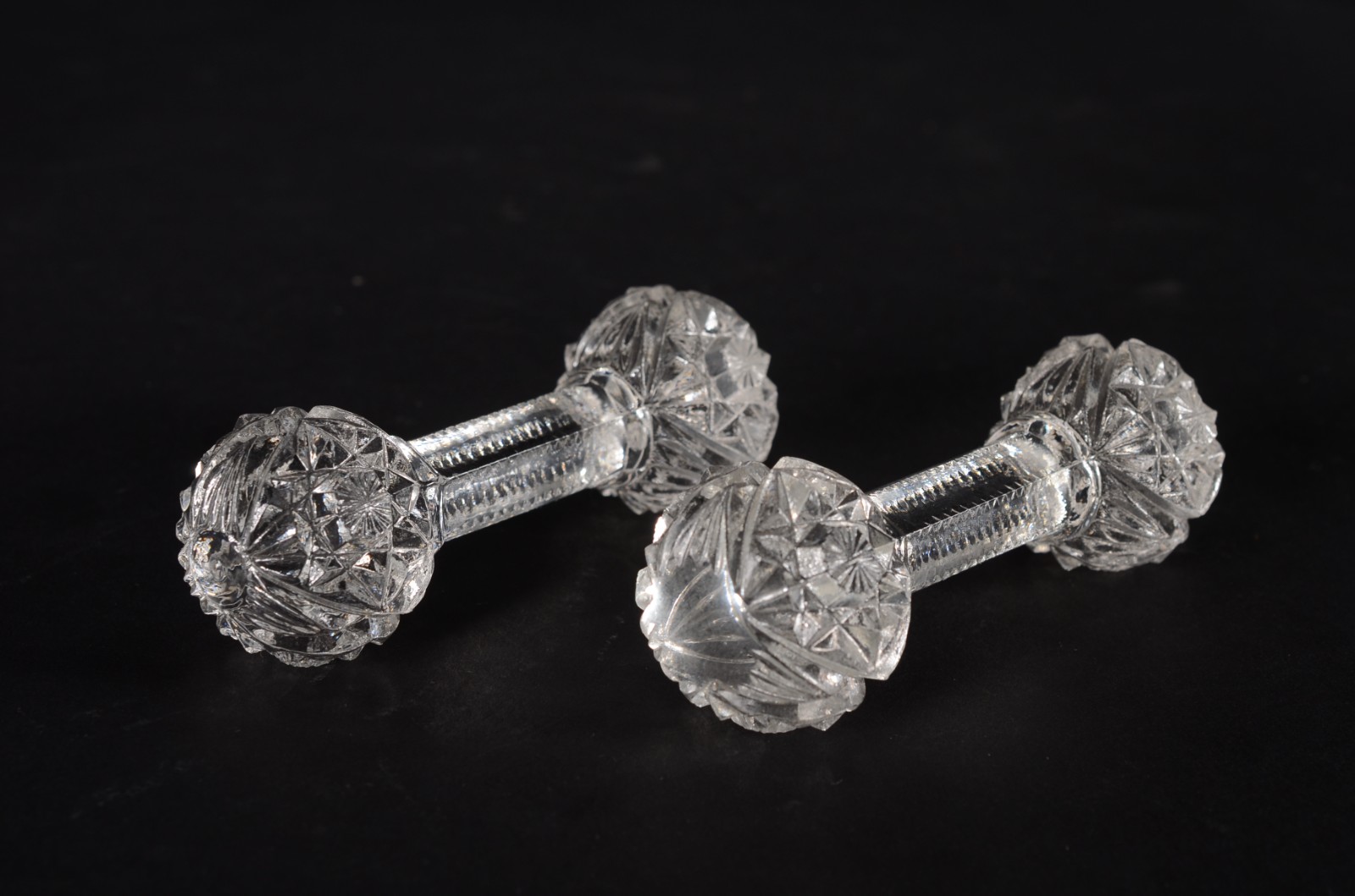 Diversas peças de cristal europeu lapidado, sendo: Par de galhetas... - foto 4 de 9