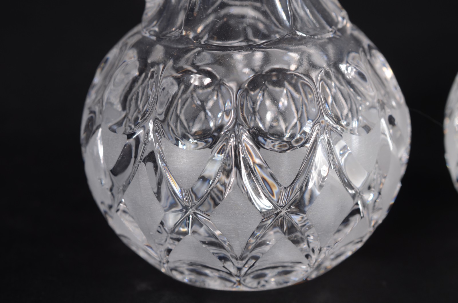 Diversas peças de cristal europeu lapidado, sendo: Par de galhetas... - foto 6 de 9