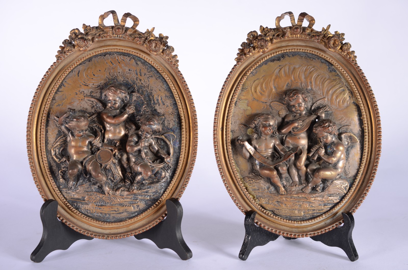 Par de lindíssimos medalhões de bronze frances ricamente decorados... - foto 1 de 9