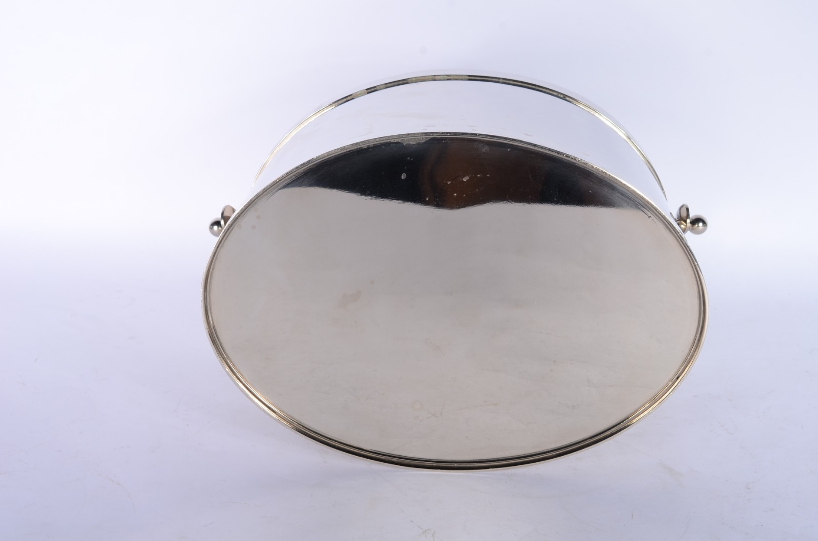 Wine cooler de metal prateado com divisória interna para garrafas. - foto 4 de 4