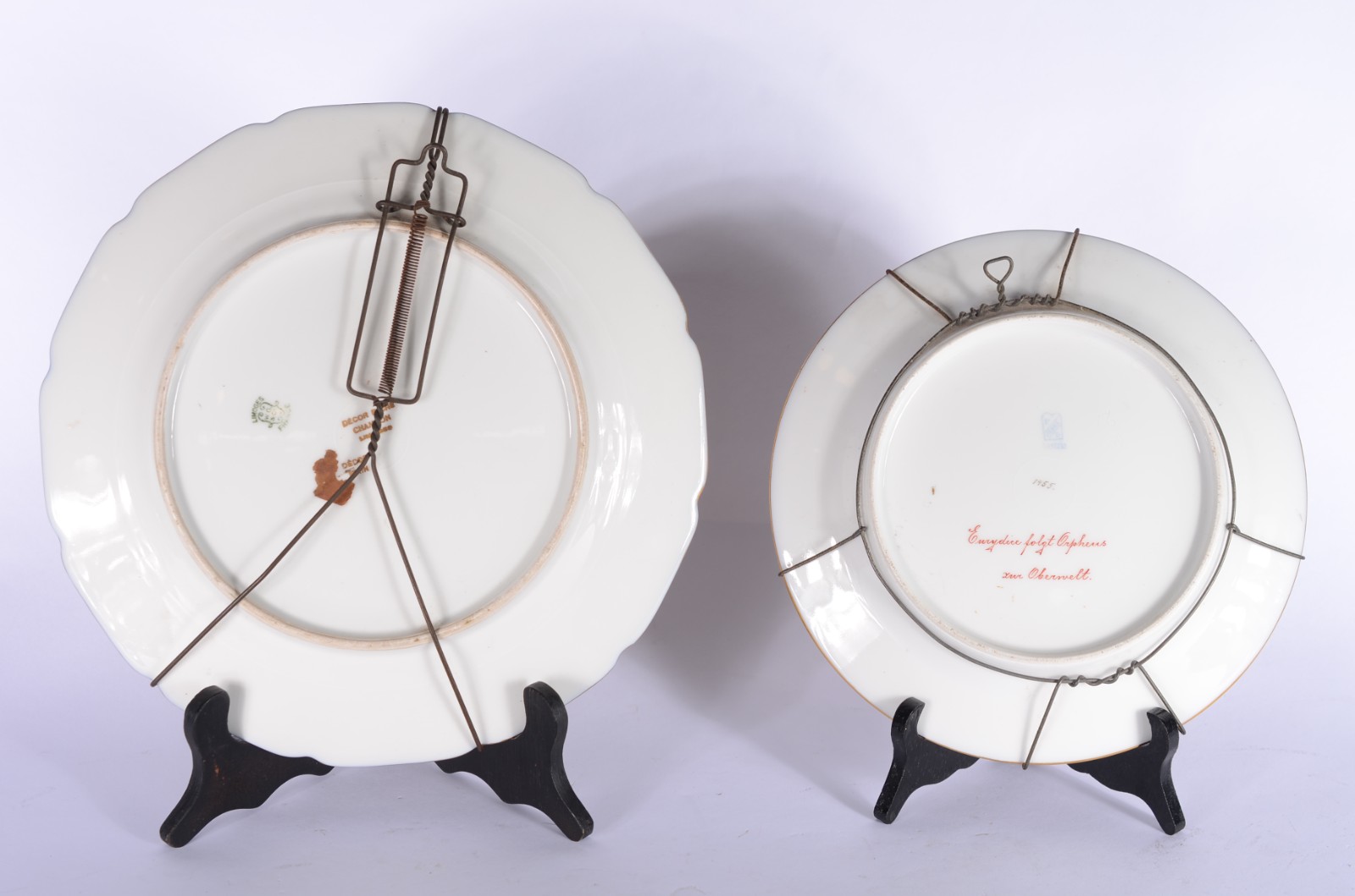 Dois pratos de porcelana francesa com bordas azul cobalto e dourado... - foto 7 de 11