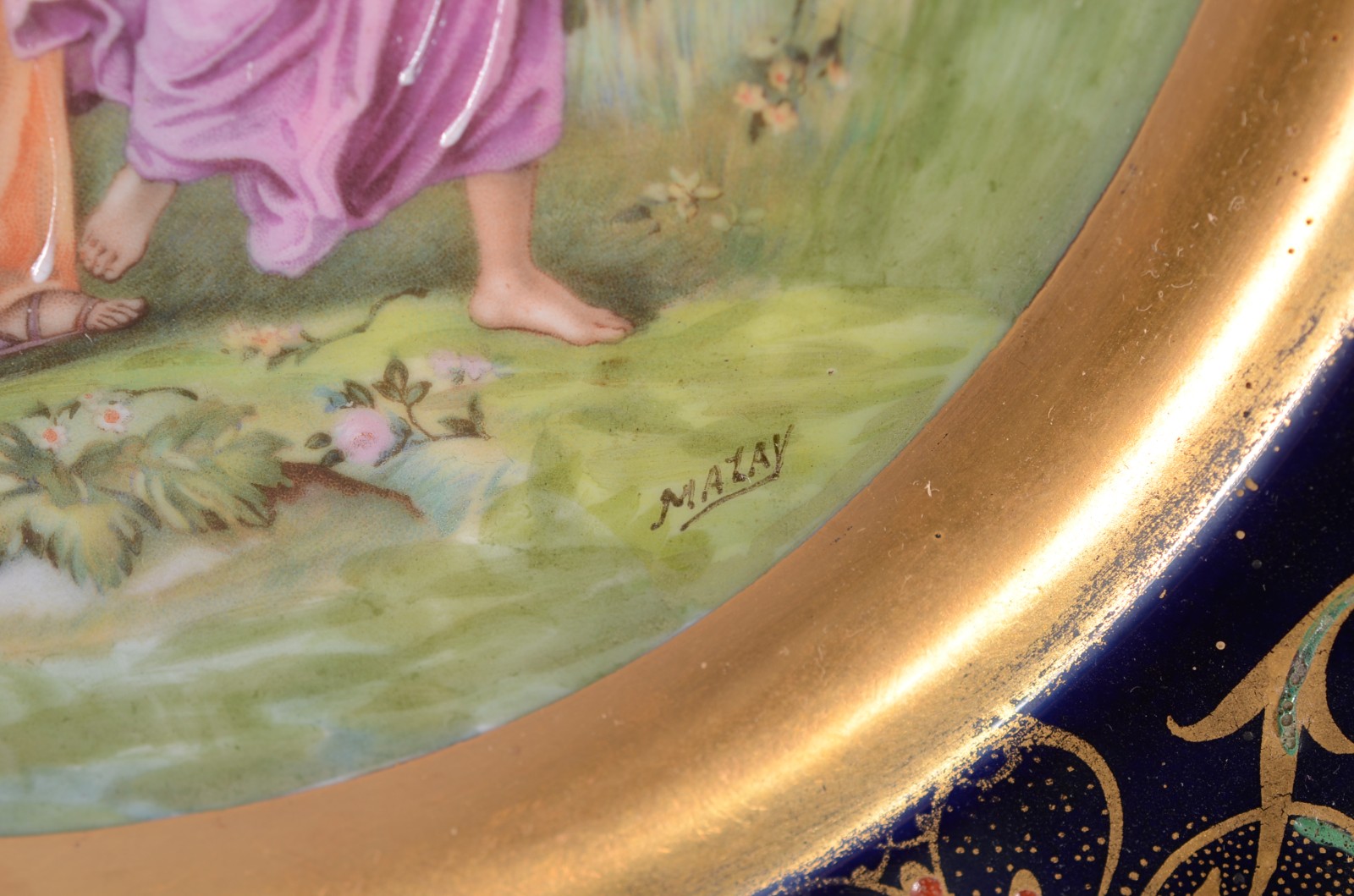 Dois pratos de porcelana francesa com bordas azul cobalto e dourado... - foto 9 de 11