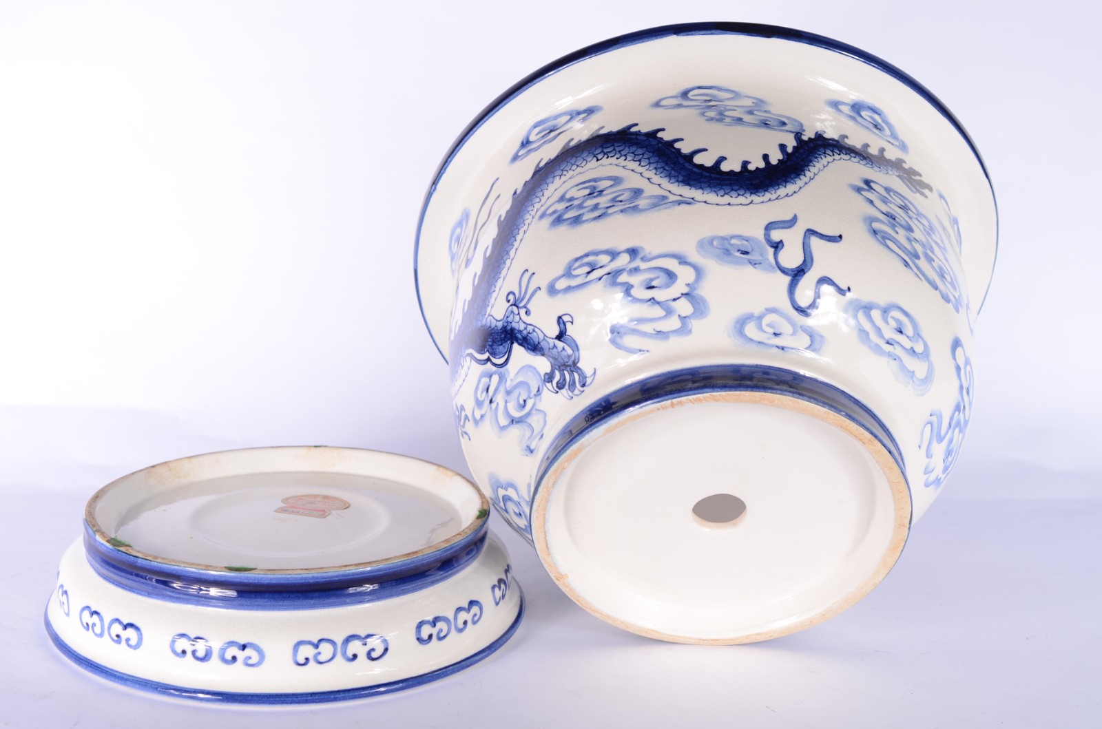 Cachepot com prato de porcelana oriental decorada com figura de... - foto 6 de 7