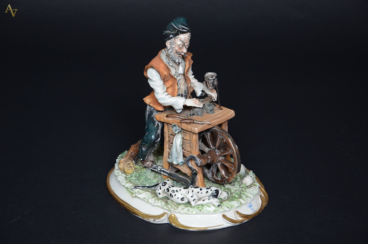 Estatueta de porcelana italiana Capodimonte. Altura 24 cm. - foto 1 de 2