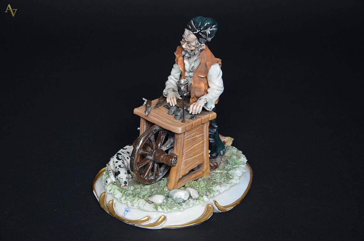 Estatueta de porcelana italiana Capodimonte. Altura 24 cm. - foto 2 de 2