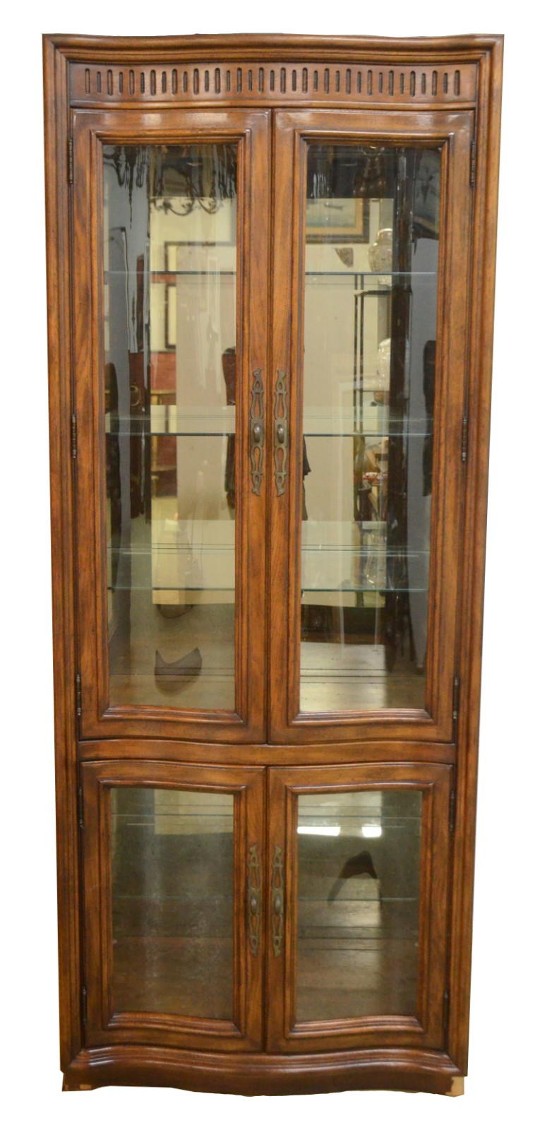 Vitrine americana de madeira nobre com 4 portas frontais de vidro... - foto 2 de 10