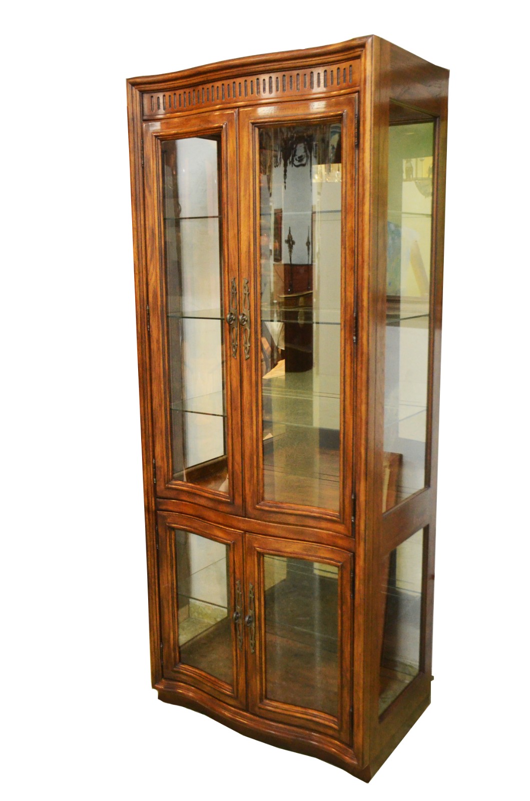 Vitrine americana de madeira nobre com 4 portas frontais de vidro... - foto 1 de 5