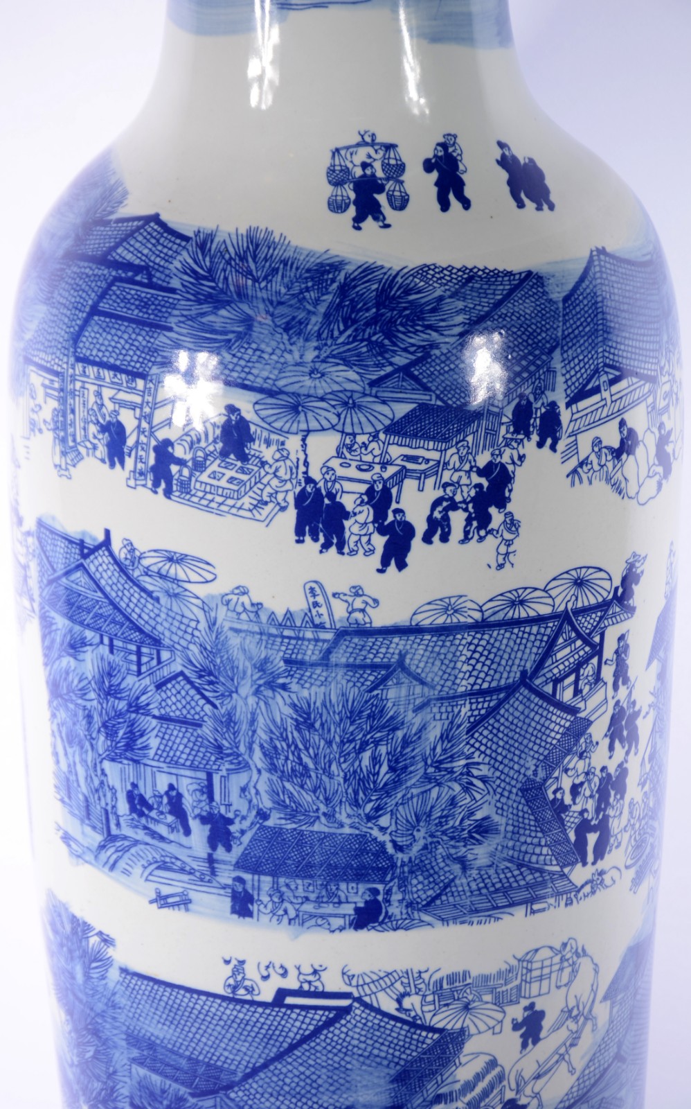 Jarrão de porcelana oriental decorado com figuras típicas e cenas do... - foto 3 de 11