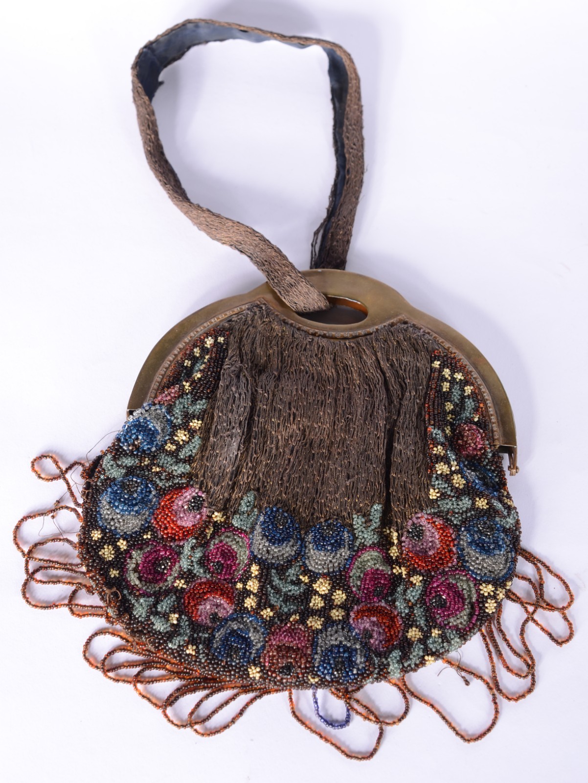 Cinco bolsas para toillete, sendo 4 delas feitas com miçangas e uma... - foto 2 de 6