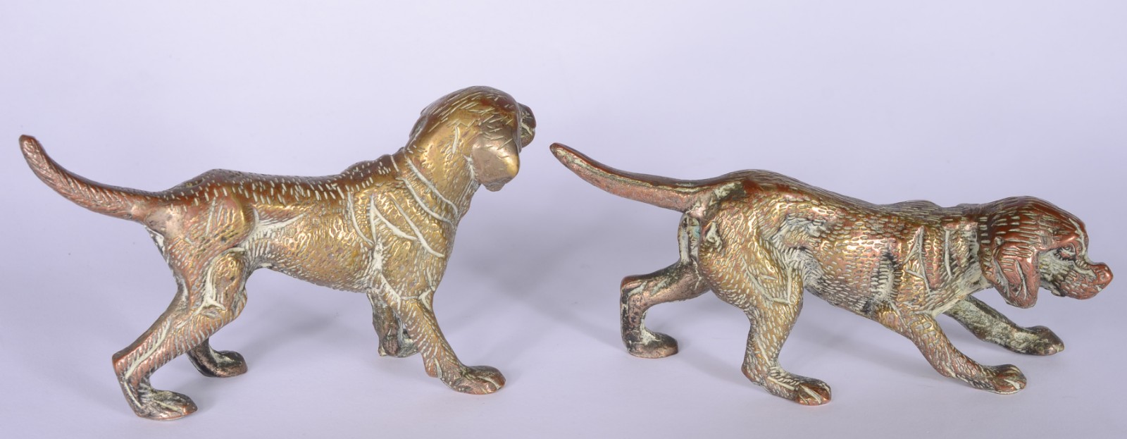 Duas pequenas esculturas de bronze austríaco representando cachorros. - foto 4 de 5