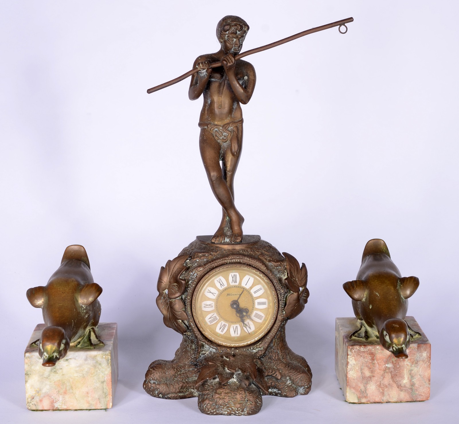 Diversas peças, sendo: relógio com escultura representando figura... - foto 1 de 9