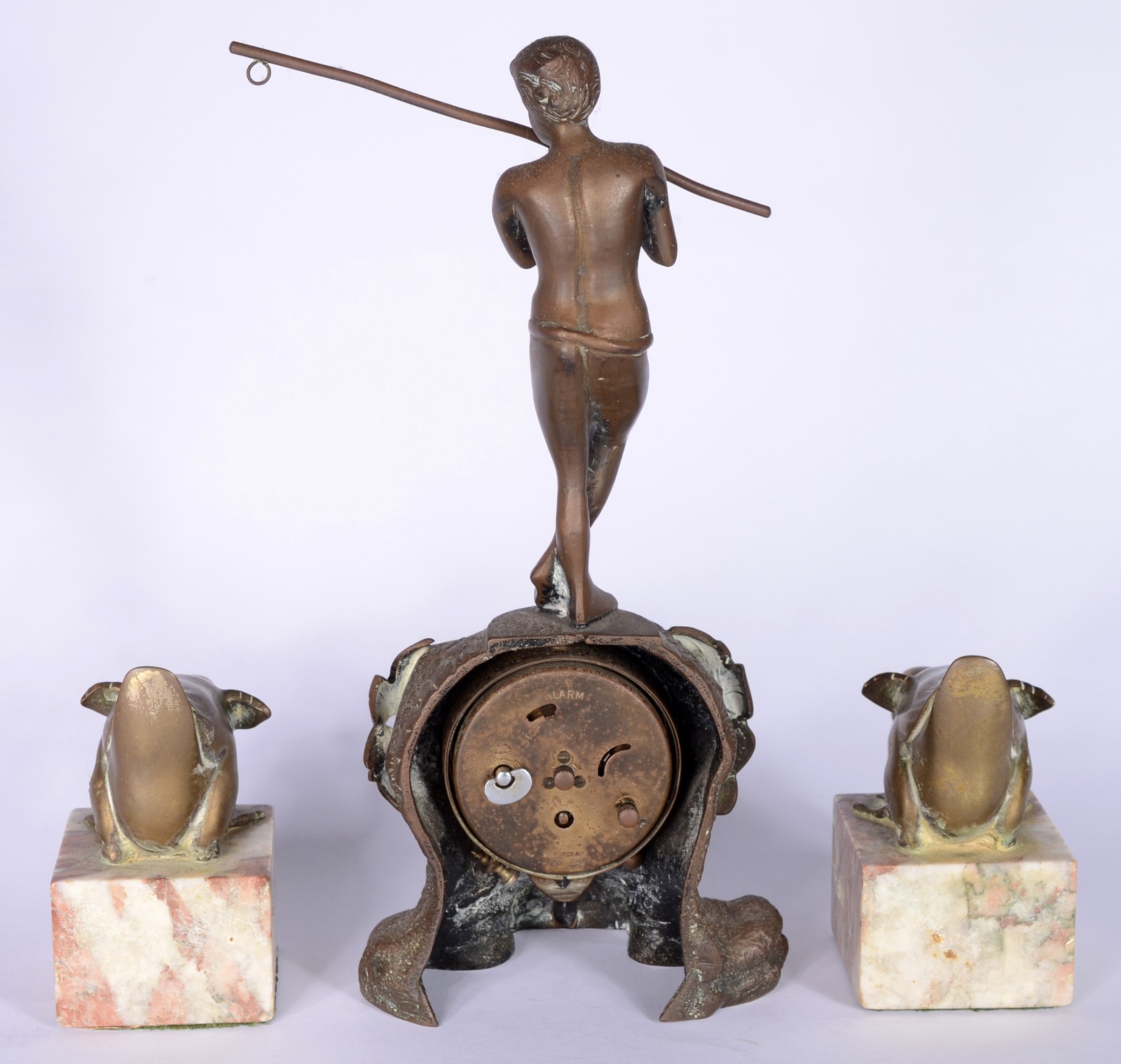 Diversas peças, sendo: relógio com escultura representando figura... - foto 2 de 9