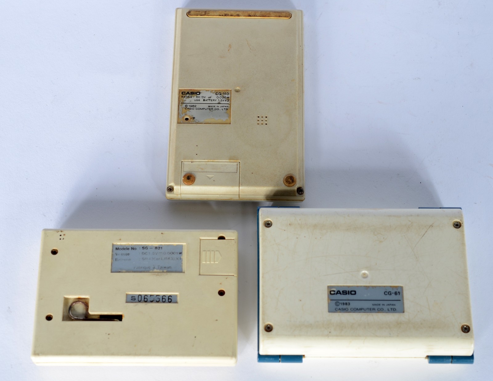 Três jogos antigos á pilha eletrônico e caixa para baralhos. Total: 4... - foto 6 de 7