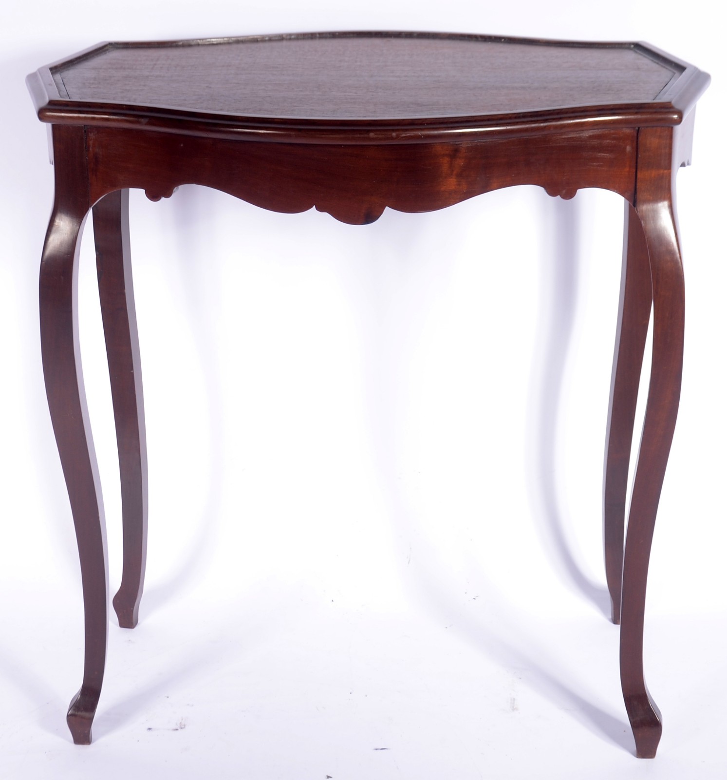 Mesa auxiliar de madeira nobre, tampo e saia recortados, pernas... - foto 1 de 6
