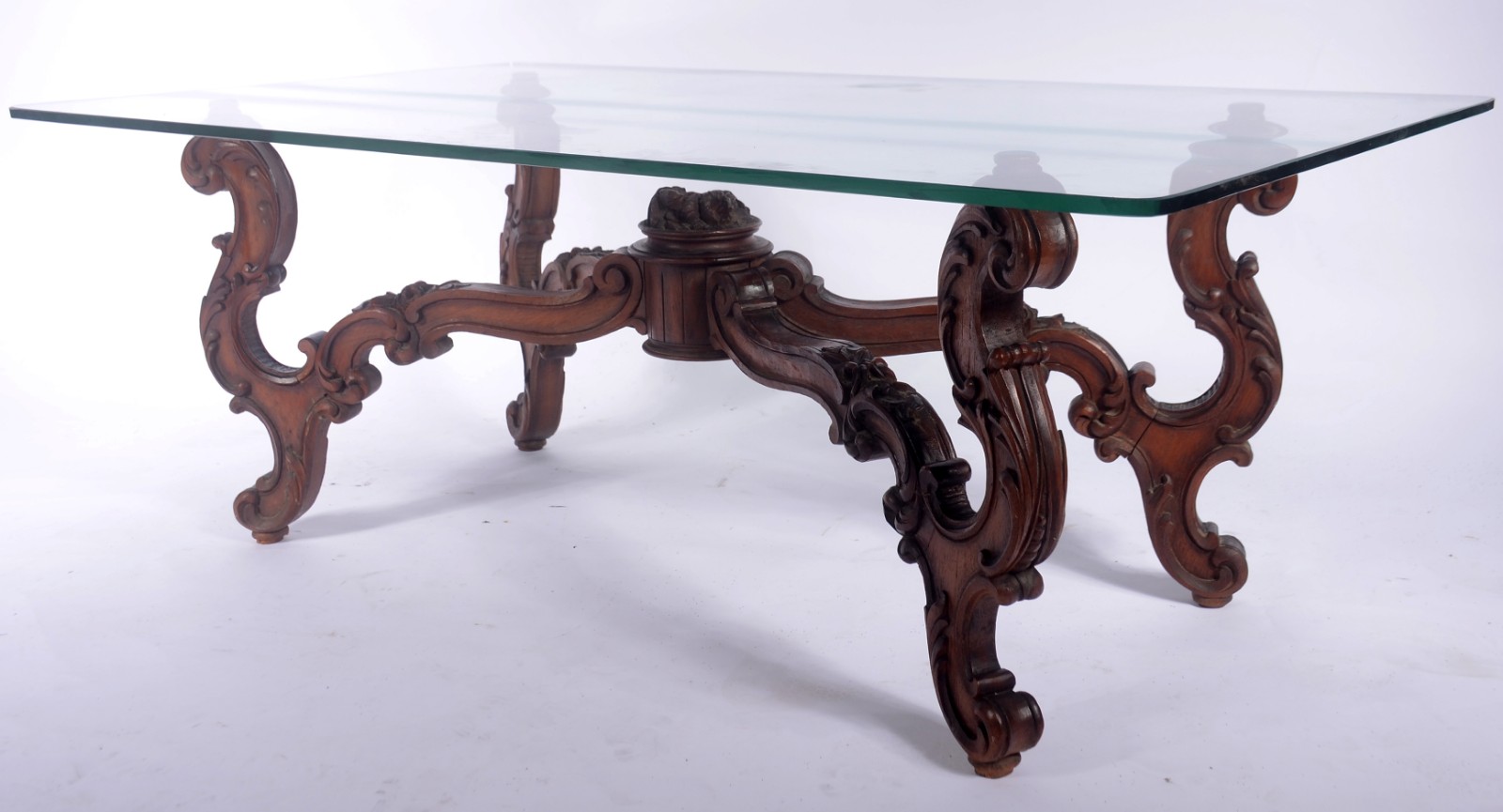 Mesa de centro com base de madeira trabalhada com recortes e... - foto 1 de 5