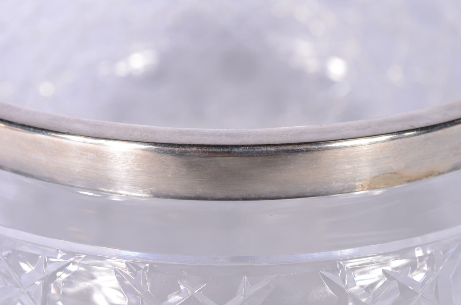Bowl de cristal lapidação "tijolinho", borda de metal. - foto 4 de 5
