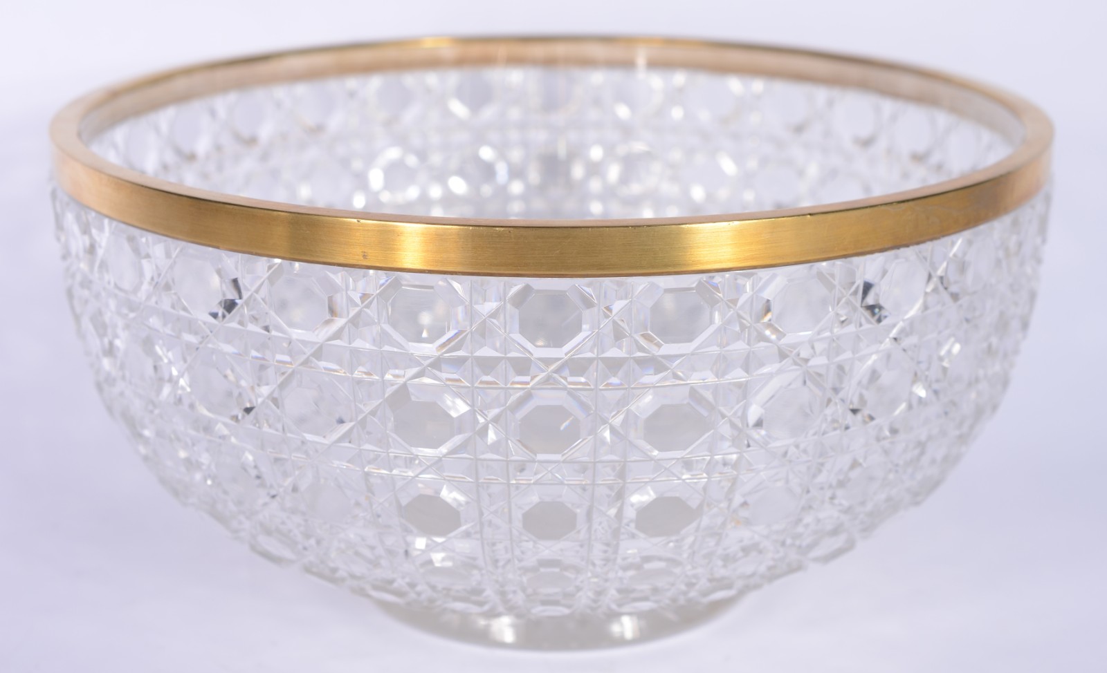 Bowl de cristal lapidação "tijolinho", borda de metal dourado. - foto 1 de 5