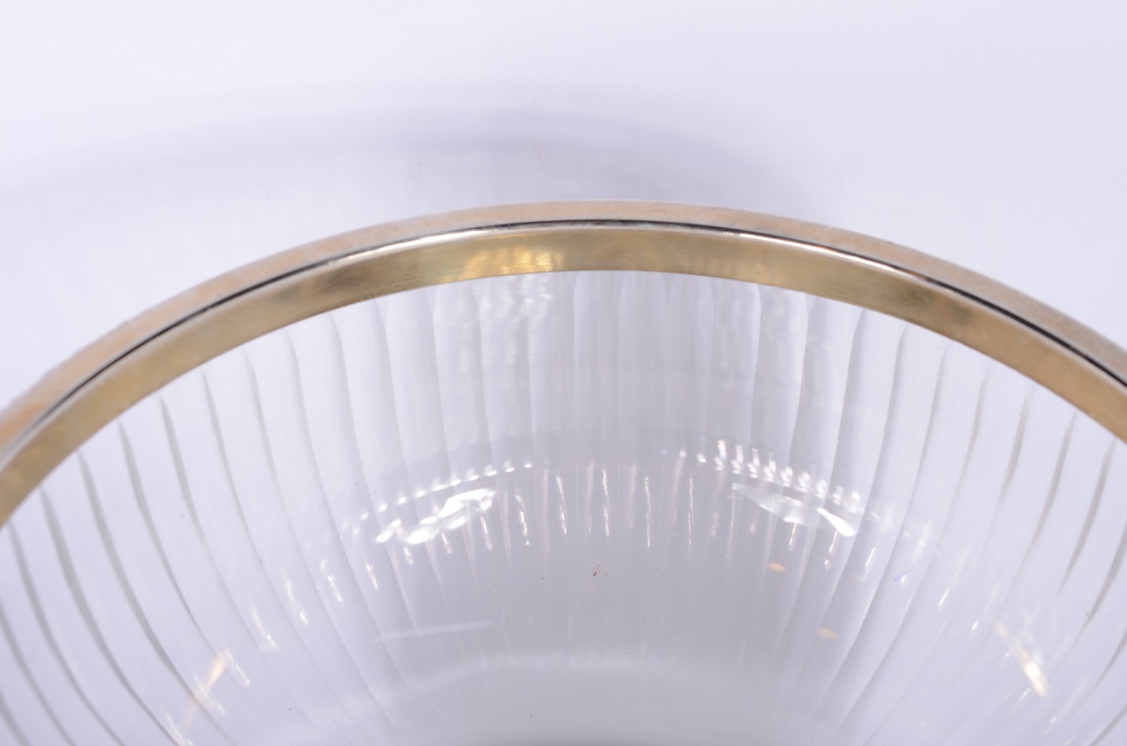 Bowl de cristal lapidado com borda de prata. - foto 4 de 7