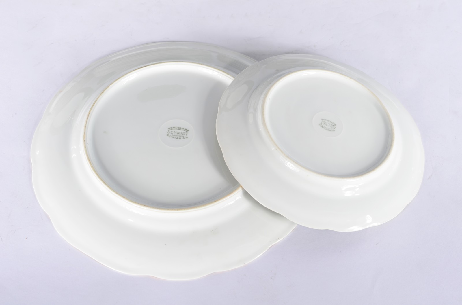 Aparelho de jantar de porcelana Schmidt, composto de: 22 pratos rasos... - foto 5 de 7