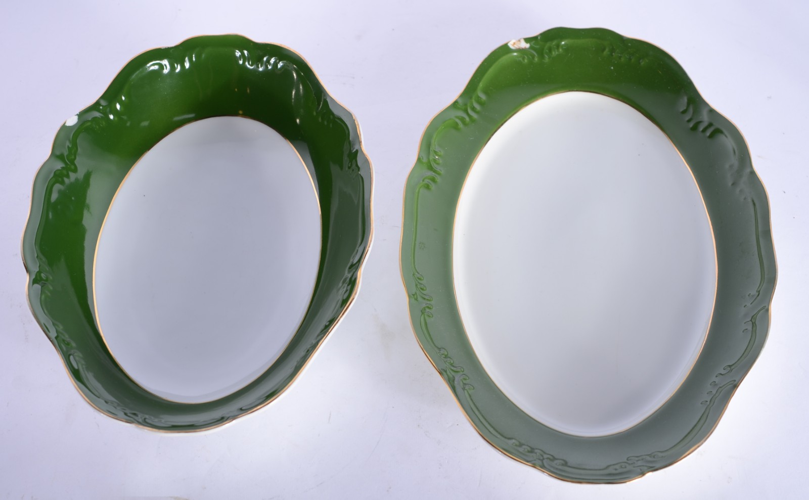 Aparelho de jantar de porcelana Schmidt, composto de: 22 pratos rasos... - foto 6 de 7
