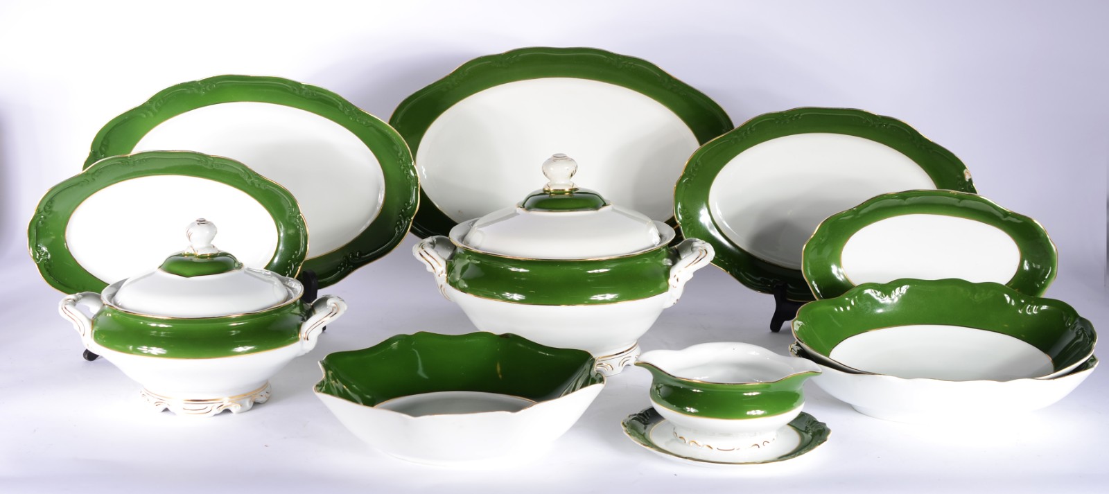 Aparelho de jantar de porcelana Schmidt, composto de: 22 pratos rasos... - foto 2 de 7