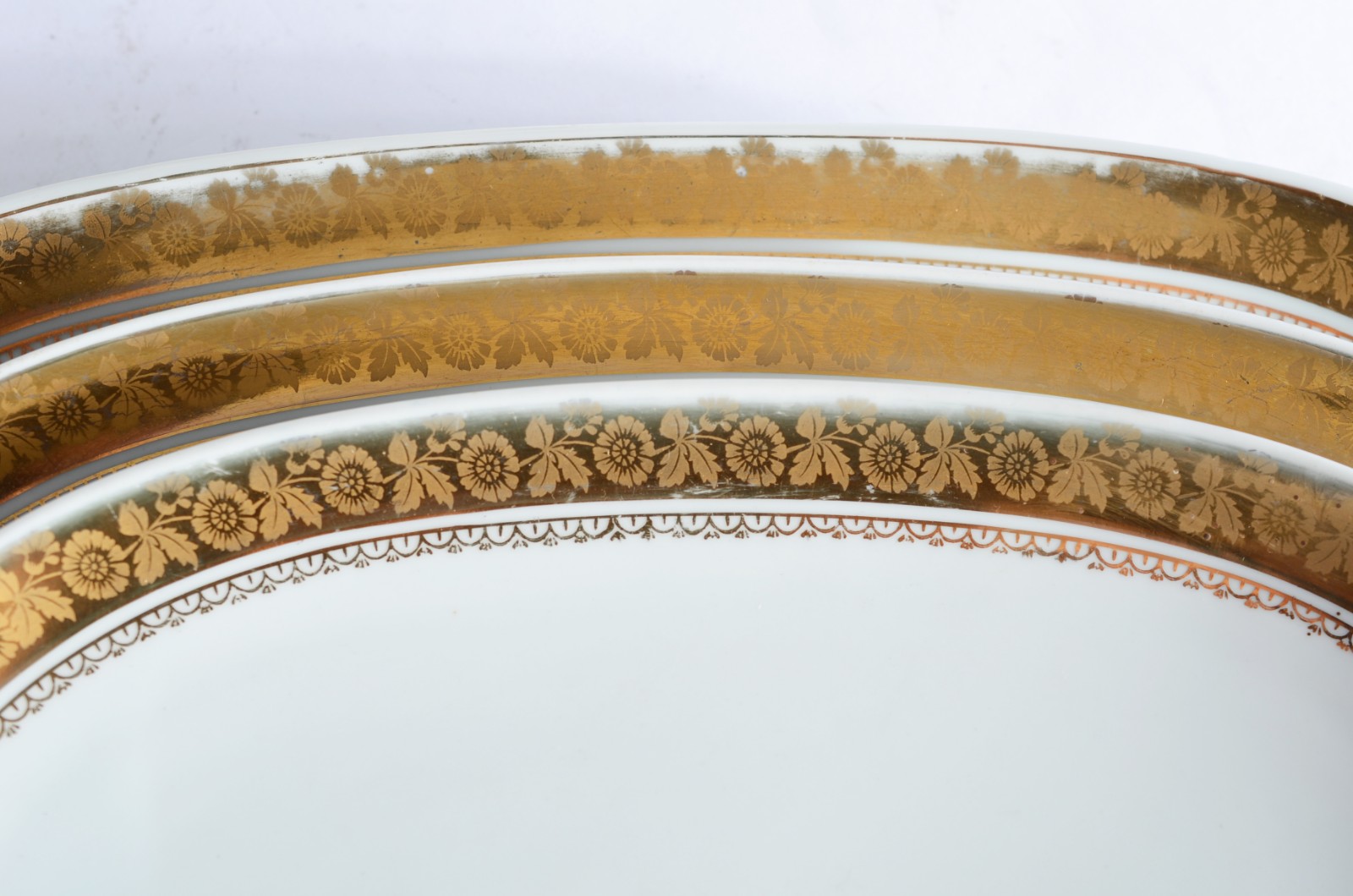 Aparelho de jantar de porcelana Real, composto de: 11 pratos rasos... - foto 3 de 5